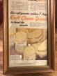 木製の額縁にクラフトチーズの広告が入った50’sヴィンテージ壁掛け