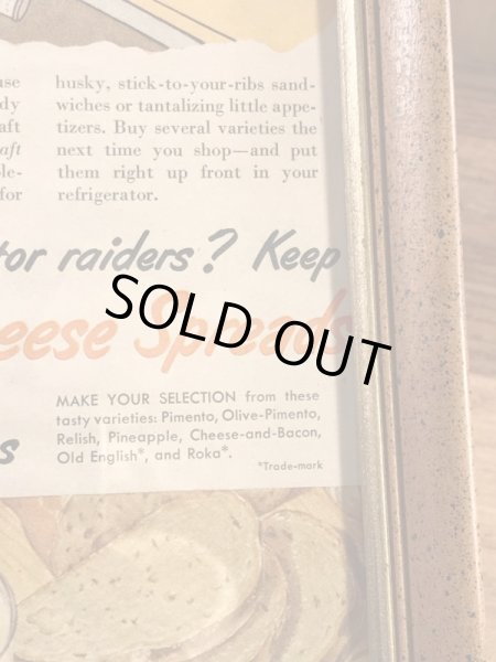 木製の額縁にクラフトチーズの広告が入った50’sヴィンテージ壁掛け