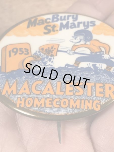 Macalester Colleggのイベント物の50’sヴィンテージ缶バッチ