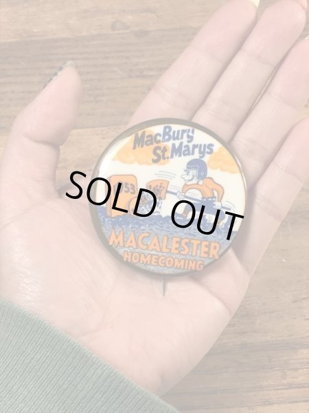 Macalester Colleggのイベント物の50’sヴィンテージ缶バッチ