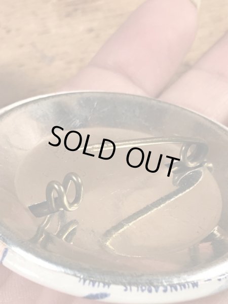 カレッジ物のイベントの70年代ビンテージ缶バッジ