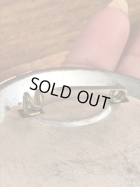 ハイスクール物のフットボールイベントの60年代ビンテージ缶バッジ