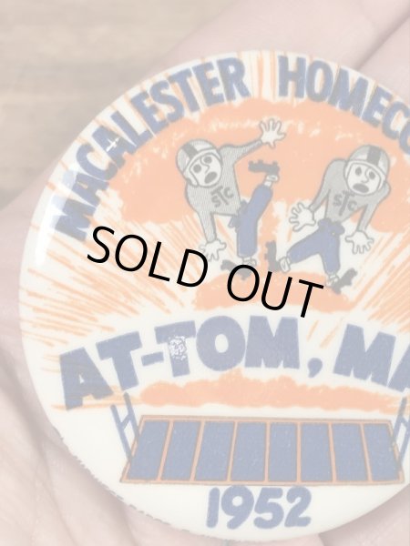 カレッジ物のイベントの50年代ビンテージ缶バッジ