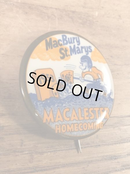 Macalester Colleggのイベント物の50’sヴィンテージ缶バッチ
