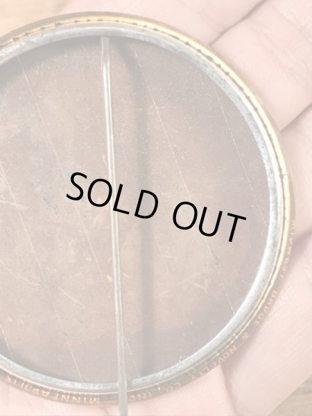 Macalester Colleggのイベント物の50’sヴィンテージ缶バッチ