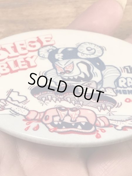 ハイスクール物のフットボールイベントの60年代ビンテージ缶バッジ