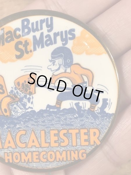 Macalester Colleggのイベント物の50’sヴィンテージ缶バッチ