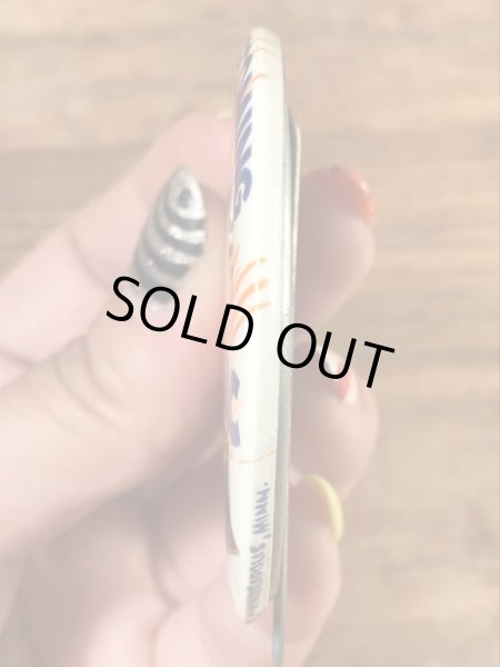 カレッジ物のイベントの50年代ビンテージ缶バッジ