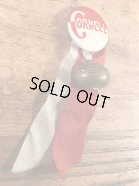 カレッジ物のフットボール大会の40’sヴィンテージ缶バッチ