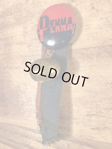 ユニバーシティ物のフットボール大会の40年代ビンテージ缶バッジ