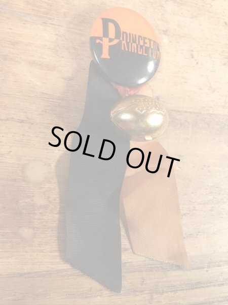 カレッジ物のフットボール大会の40年代ビンテージ缶バッジ