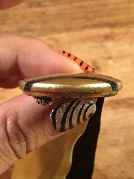 カレッジ物のフットボール大会の40’sヴィンテージ缶バッチ