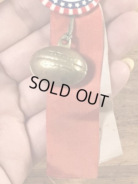 カレッジ物のフットボール大会の40’sヴィンテージ缶バッチ