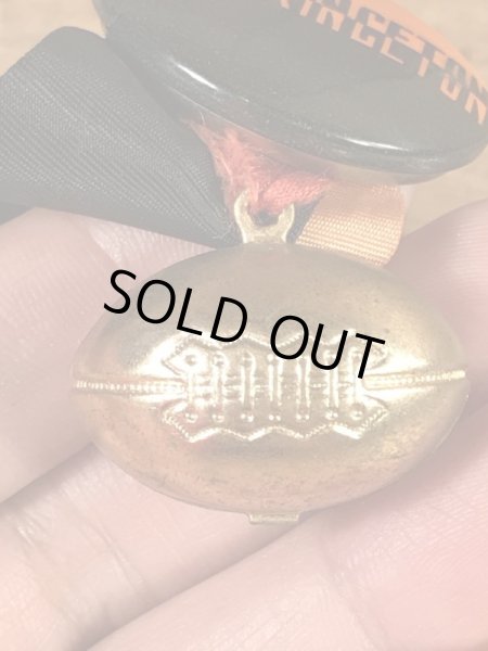 ユニバーシティ物のフットボールイベントの40’sヴィンテージ缶バッチ