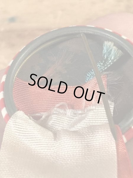 カレッジ物のフットボール大会の40年代ビンテージ缶バッジ