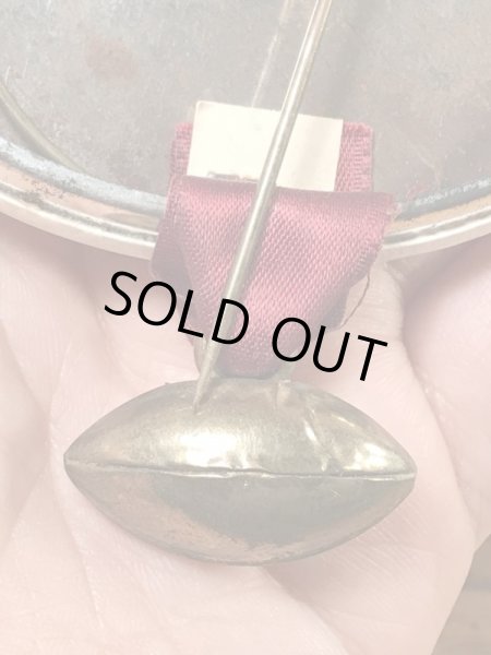 カレッジ物のフットボールイベントの60’sヴィンテージ缶バッチ