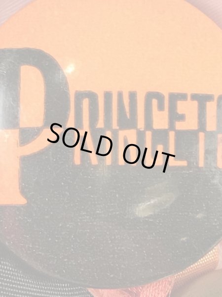 カレッジ物のフットボール大会の40年代ビンテージ缶バッジ