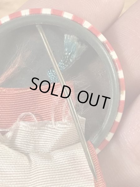 カレッジ物のフットボール大会の40’sヴィンテージ缶バッチ