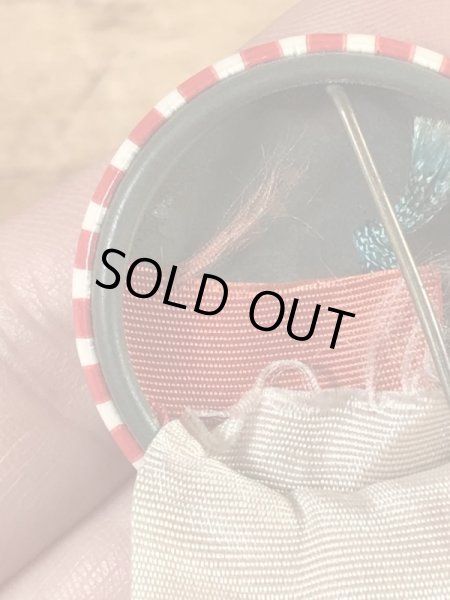 カレッジ物のフットボール大会の40年代ビンテージ缶バッジ