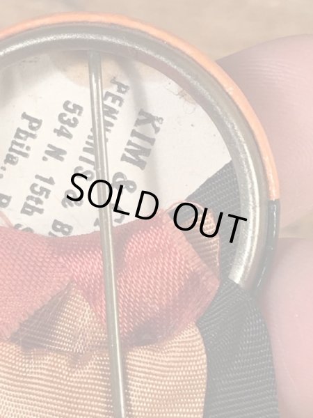 ユニバーシティ物のフットボールイベントの40’sヴィンテージ缶バッチ