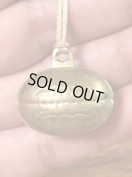 カレッジ物のフットボール大会の40’sヴィンテージ缶バッチ