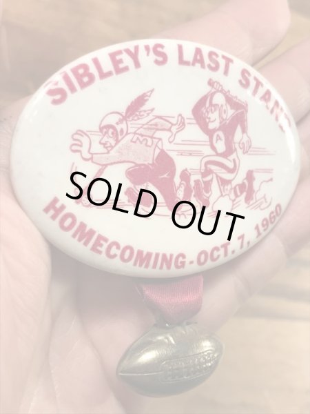 カレッジ物のフットボールイベントの60’sヴィンテージ缶バッチ