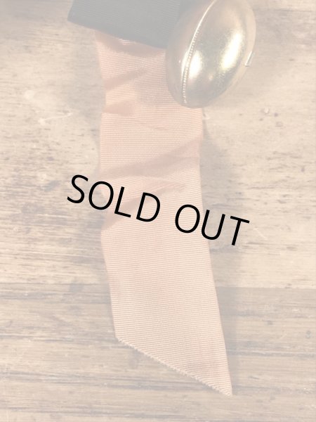 ユニバーシティ物のフットボールイベントの40’sヴィンテージ缶バッチ