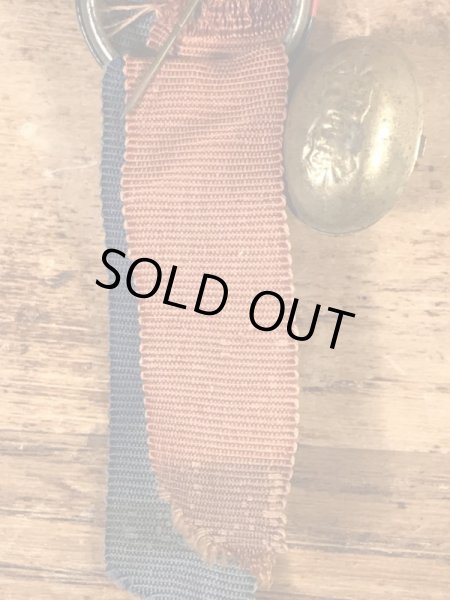 ユニバーシティ物のフットボール大会の40年代ビンテージ缶バッジ