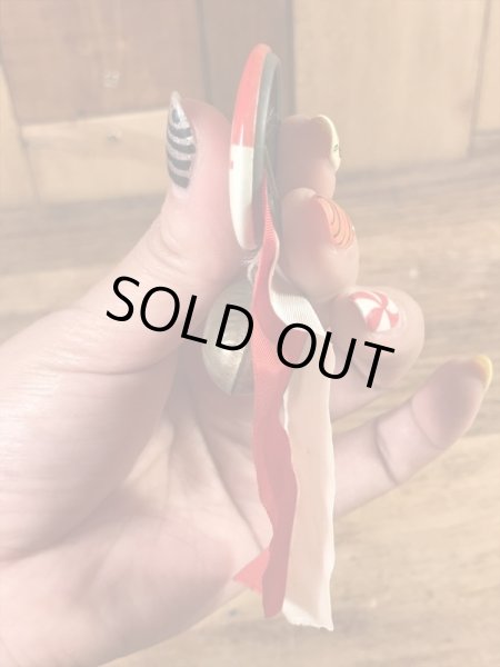 ユニバーシティ物のフットボール大会の40年代ビンテージ缶バッジ