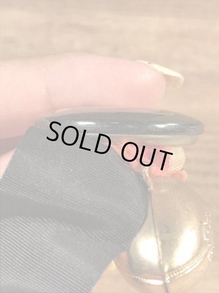 ユニバーシティ物のフットボールイベントの40’sヴィンテージ缶バッチ