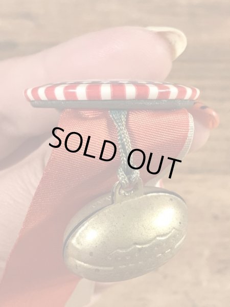 カレッジ物のフットボール大会の40’sヴィンテージ缶バッチ