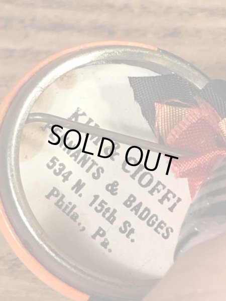 カレッジ物のフットボール大会の40年代ビンテージ缶バッジ