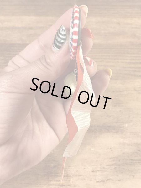 カレッジ物のフットボール大会の40年代ビンテージ缶バッジ