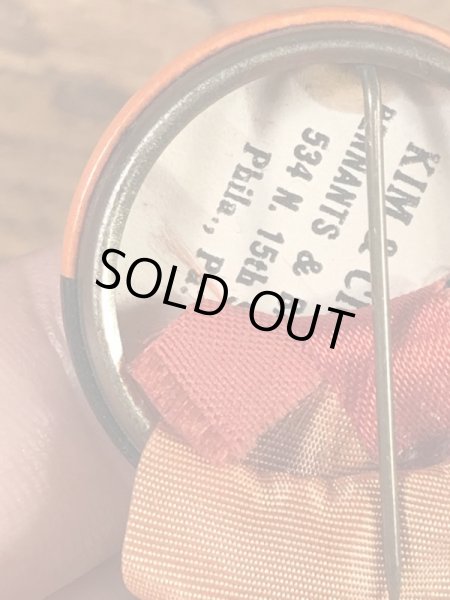 カレッジ物のフットボール大会の40年代ビンテージ缶バッジ