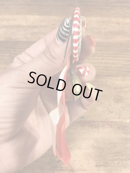 カレッジ物のフットボール大会の40年代ビンテージ缶バッジ