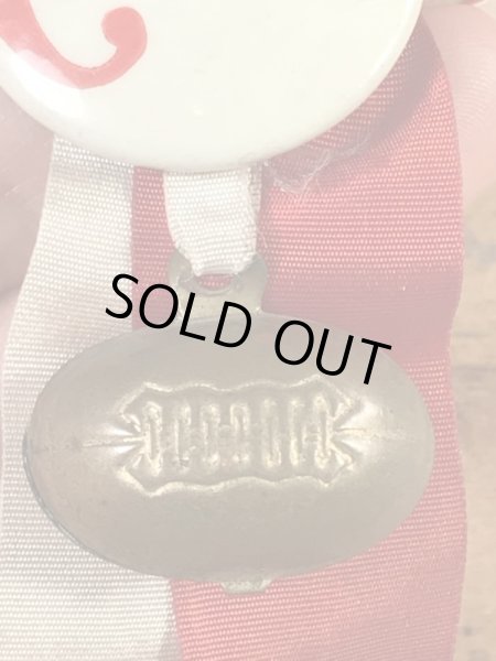 ユニバーシティ物のフットボール大会の40年代ビンテージ缶バッジ