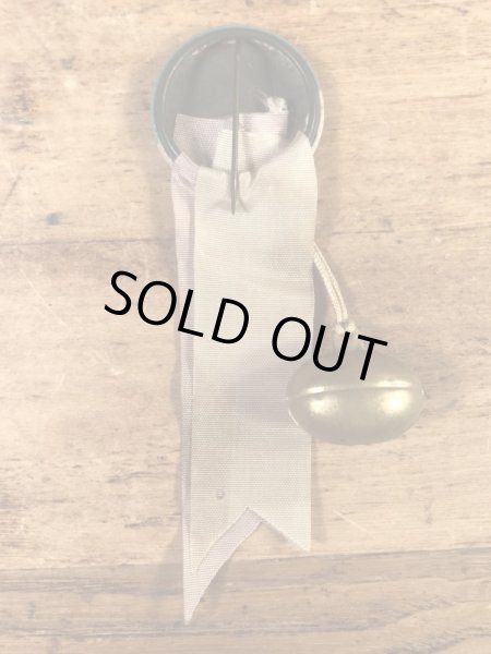 ユニバーシティ物のフットボール大会の40年代ビンテージ缶バッジ