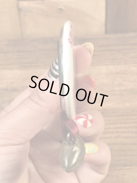 カレッジ物のフットボールイベントの60年代ビンテージ缶バッジ