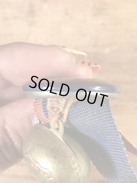 ユニバーシティ物のフットボール大会の40年代ビンテージ缶バッジ