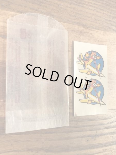 Impko社製の稲妻キャットの60年代ビンテージ水張りステッカー