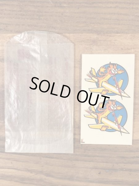 Impko社製の稲妻キャットの60年代ビンテージ水張りステッカー