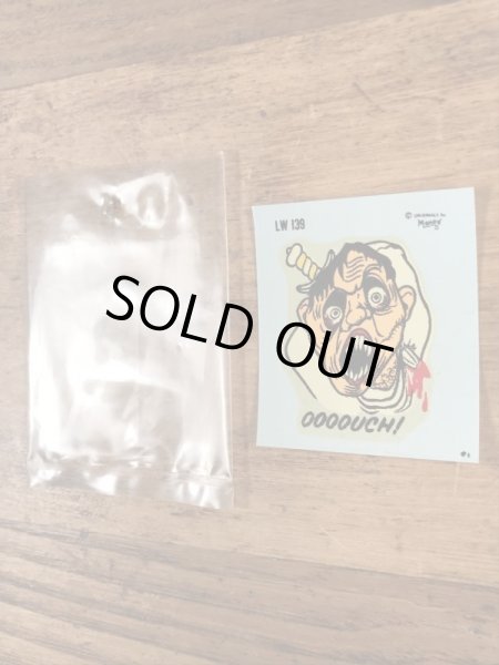 Monte社製のアアアアウチの50年代ビンテージ水張りステッカー