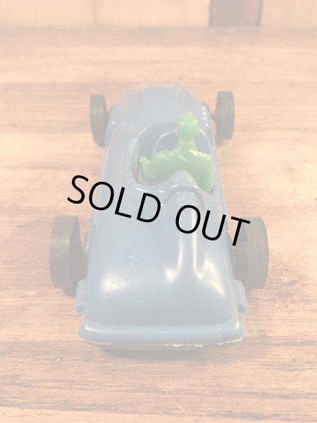 スピードレーサーのプラスチック製の50〜60年代ビンテージカートイ