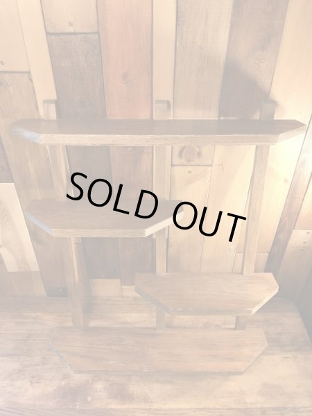 壁掛けタイプのウッド製のヴィンテージ飾り棚