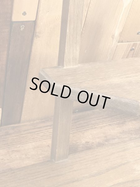 壁掛けタイプのウッド製のヴィンテージ飾り棚