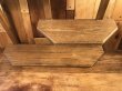 壁掛けタイプの木製のビンテージディスプレイ棚