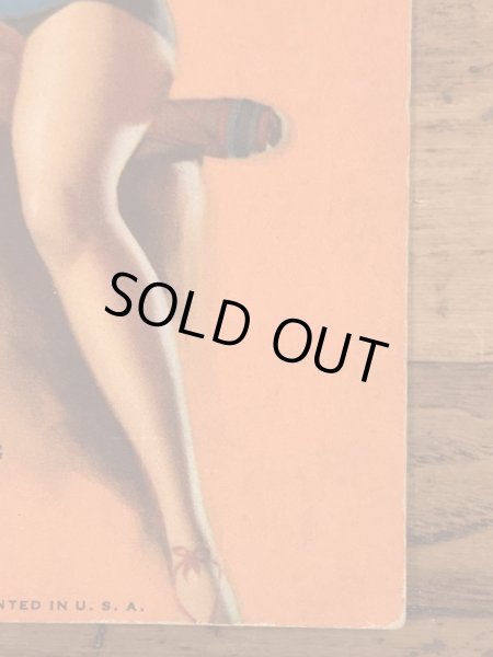 Up And Cunningのメッセージが書かれたピンナップガールの40’sヴィンテージカード