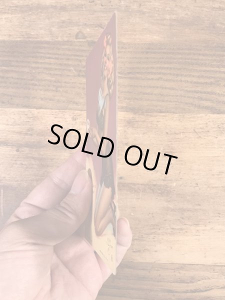 Zoe Mozertが描いたピンナップガールの40年代ビンテージカード