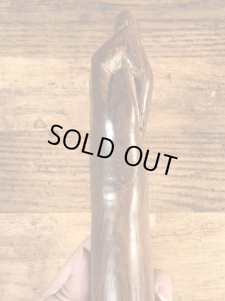 フィグサインの木彫りの70年代ビンテージ置物