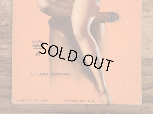 Up And Cunningのメッセージが書かれたピンナップガールの40’sヴィンテージカード